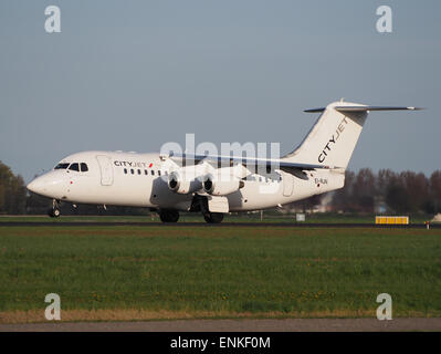 CityJet EI-RJN BAe 146 - Avro RJ decollo da Polderbaan, Schiphol (AMS - EHAM) al tramonto, Foto Stock