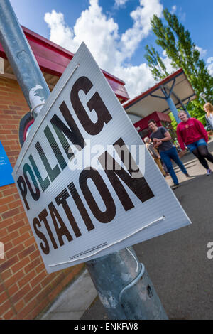 2015 elezione generale - Stazione di polling Foto Stock