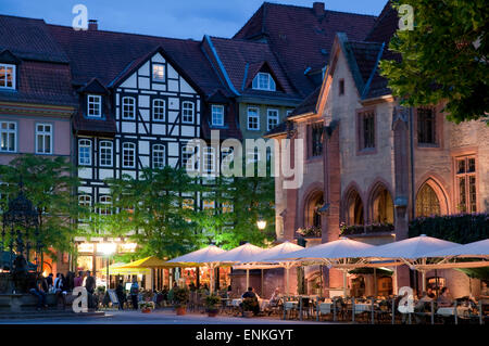 Markt, vecchio guildhall al crepuscolo, Goettingen, Bassa Sassonia, Germania Foto Stock