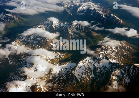 Vista aerea della Costiera montagne e ghiacciai a nord di Juneau, Alaska sudorientale. Juneau è un numero incredibile di accessibl completamente Foto Stock