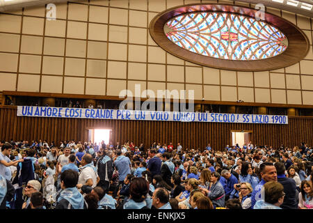 Sala Nervi, Città del Vaticano. Il 7 maggio, 2015. Il football club SS Lazio in udienza dal Papa Francesco. Credito: Davvero Facile Star/Alamy Live News Foto Stock