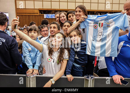 Sala Nervi, Città del Vaticano. Il 7 maggio, 2015. Il football club SS Lazio in udienza dal Papa Francesco. Credito: Davvero Facile Star/Alamy Live News Foto Stock