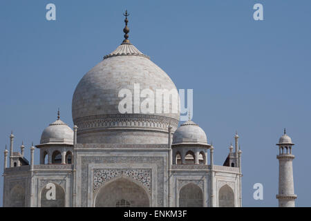 India, Agra il Taj Mahal. Famoso memoriale alla regina Mumtaz Mahal, circa 1632. UNESCO - Sito Patrimonio dell'umanità. Foto Stock