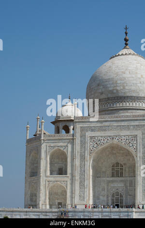 India, Agra il Taj Mahal. Famoso memoriale alla regina Mumtaz Mahal, circa 1632. UNESCO - Sito Patrimonio dell'umanità. Foto Stock