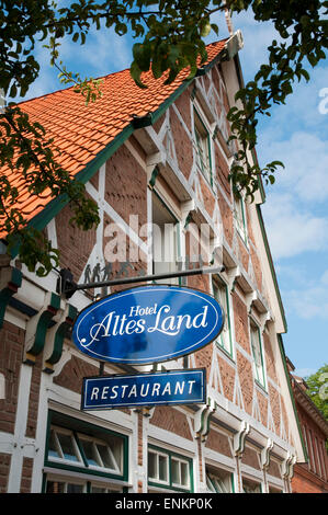 Hotel Altes Land, Fachwerkhaus, Jork, Altes Land, Niedersachsen, Deutschland | hotel, struttura di legno house village center, Jork Foto Stock