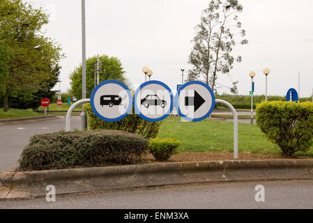 Stazione di servizio autostradale Indicazioni stradali Foto Stock