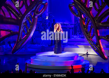 Las Vega, Nevada, Stati Uniti d'America. 06 Maggio, 2015. Il cantante Mariah Carey esegue durante il lancio della sua residenza 'MARIAH 1 all'infinito" presso il Colosseo al Caesars Palace il 6 maggio 2015 a Las Vegas, Nevada. Credito: Yaacov Dagan/Alamy Live News Foto Stock