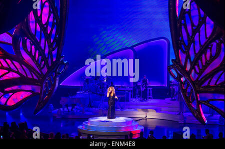 Las Vega, Nevada, Stati Uniti d'America. 06 Maggio, 2015. Il cantante Mariah Carey esegue durante il lancio della sua residenza 'MARIAH 1 all'infinito" presso il Colosseo al Caesars Palace il 6 maggio 2015 a Las Vegas, Nevada. Credito: Yaacov Dagan/Alamy Live News Foto Stock