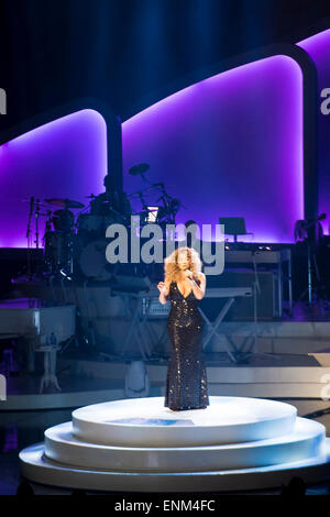 Las Vega, Nevada, Stati Uniti d'America. 06 Maggio, 2015. Il cantante Mariah Carey esegue durante il lancio della sua residenza 'MARIAH 1 all'infinito" presso il Colosseo al Caesars Palace il 6 maggio 2015 a Las Vegas, Nevada. Credito: Yaacov Dagan/Alamy Live News Foto Stock