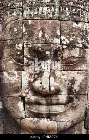 Gigante di pietra di fronte al tempio Bayon a Angkor Wat in Siem Reap, Cambogia Foto Stock