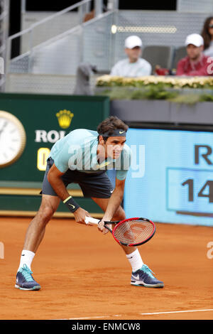 Roger Federer (SUI), 6 maggio 2015 - Tennis : Roger Federer durante singls secondo round match contro Nick Kyrgios dell Australia su ATP World Tour Masters 1000 Mutua Madrid Open torneo di tennis presso la Caja Magica a Madrid, Spagna, 6 maggio 2015. (Foto di Mutsu Kawamori/AFLO) Foto Stock