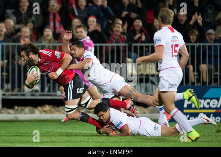 Christchurch, Nuova Zelanda. 8 Maggio, 2015. Sam Whitelock dei crociati punteggi a provare durante la Investec Super partita di rugby tra i crociati e i Rossi presso AMI Stadium il 8 maggio 2015 a Christchurch, Nuova Zelanda. Credito: dpa picture alliance/Alamy Live News Foto Stock