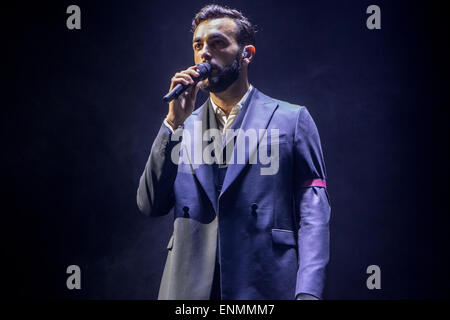 Assago, Milano, Italia. 07 Maggio, 2015. Il cantante italiano-cantautore MARCO MENGONI esegue live al Mediolanum Forum durante '#Mengoni Live Tour 2015' Credit: Rodolfo Sassano/Alamy Live News Foto Stock