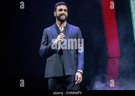 Assago, Milano, Italia. 07 Maggio, 2015. Il cantante italiano-cantautore MARCO MENGONI esegue live al Mediolanum Forum durante '#Mengoni Live Tour 2015' Credit: Rodolfo Sassano/Alamy Live News Foto Stock