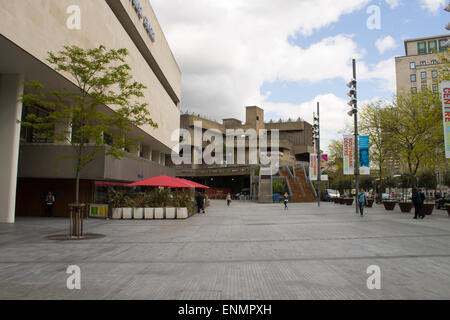 Street view e Hayward Gallery di Londra, Regno Unito. Foto Stock