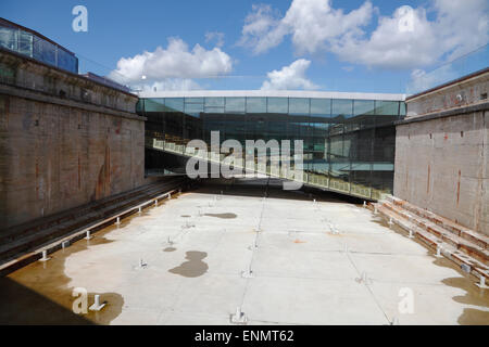 La metropolitana danese Museo Marittimo (M/S Museet per Søfart, costruito attorno ad un antico bacino di carenaggio. Elsinore / Helsingør in Danimarca. L'architetto Bjarke Ingels BIG Foto Stock