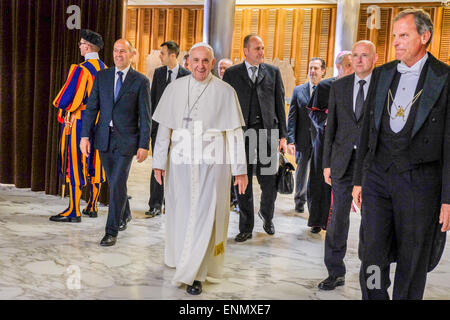 Città del Vaticano. 08 Maggio, 2015. Papa Francesco incontra il Tennis Italiano Federetion - Sala Nervi, Città del Vaticano 8 Maggio 2015 Credit: Davvero Facile Star/Alamy Live News Foto Stock