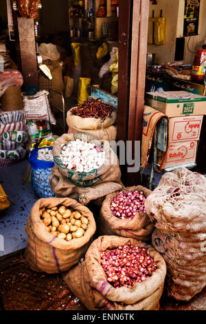 Un cibo negozio all'ingrosso nella Città Vecchia di Fort Kochi. Foto Stock