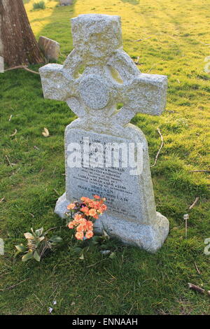 Spike Milligans grave Winchelsea pietra, East Sussex, Inghilterra, sepolto presso il St Thomas sagrato Foto Stock