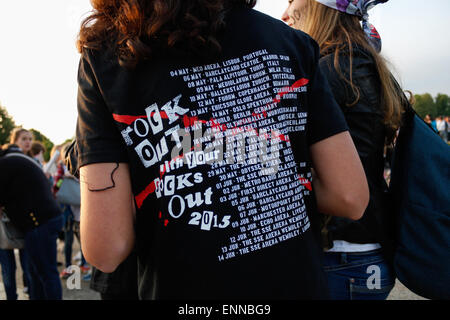 Torino, Italia. 08 Maggio, 2015. Una maglietta con scritto tutte le date del tour di 5 secondi di estate (5SOS). © Elena Aquila/Pacific Press/Alamy Live News Foto Stock