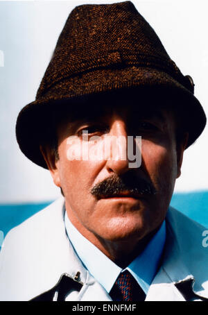 Der britische Schauspieler Peter Sellers, hier in circuizione Paraderolle als Inspektor Clouseau, 1960er Jahre. Foto Stock