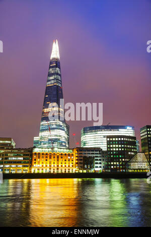 Londra - Aprile 4: panoramica di Londra con il frammento di vetro su 4 aprile 2015 a Londra, Regno Unito. In piedi 306 metri alta. Foto Stock