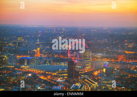 Panoramica aerea della city di Londra al tramonto Foto Stock