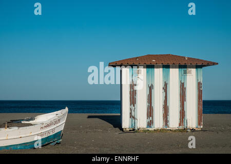 Cabine sulla spiaggia a Manilva in andalusia   Spagna meridionale Foto Stock