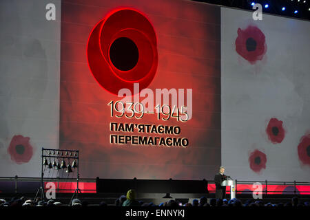 In occasione della commemorazione del settantesimo anniversario della vittoria su Nazi-Germany su 8. Maggio 2015 il presidente ucraino Petro Poroshenko parla di onorare gli ospiti, veterani, i partecipanti della guerra nel sud-est dell Ucraina e i cittadini presenti alla cerimonia, 8 maggio, 2015. L'Ucraina segna il 08 maggio giornata del ricordo e della riconciliazione per commemorare tutte le vittime della Seconda Guerra Mondiale. Foto: Jan A. Nicolas/dpa - nessun filo SERVICE - Foto Stock