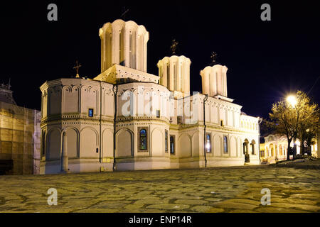 Gli Ortodossi Cattedrale Patriarcale di notte a Bucarest, in Romania. Foto Stock