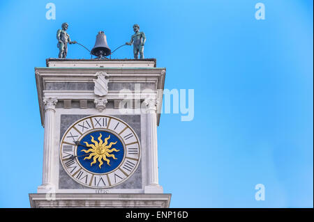 Torre dell'orologio, con campana e robot per la riproduzione Foto Stock