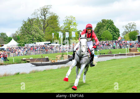 Badminton, UK. 09 Maggio, 2015. Rider Paolo Tapner. Da Australia a cavallo Kilronan, nel cross country di test a Mitsubishi Motors Badminton Horse Trials Credit: Robert Timoney/Alamy Live News Foto Stock