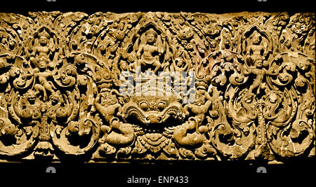 Damon Kala ( Monster maschera nel centro) architrave ) xi secolo Angkor Wat stile Khmer Cambogia pietra cambogiano Foto Stock