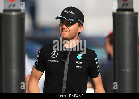 Barcellona, Spagna. 09 Maggio, 2015. Circuit de Catalunya di Barcellona, Spagna, giornata di qualifica. Mercedes AMG Petronas conducente Nico Rosberg entra nel paddock del sabato mattina Credit: Azione Plus immagini di sport/Alamy Live News Foto Stock