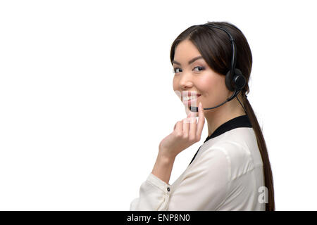 Asian call center operatore femmina usando le cuffie Foto Stock