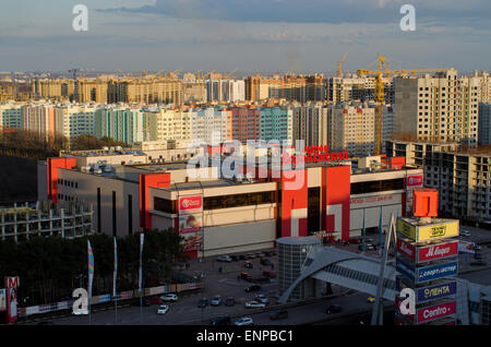 Nuova camera da letto comunità e centro commerciale in città russa, Voronezh Foto Stock