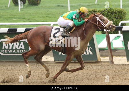 Elmont, New York, Stati Uniti d'America. 9 maggio 2015. 9 maggio 2015: Madefromlucky con Javier Castellano win 61 in funzione del grado II Peter Pan picchetti per 3 anni andando 1 1/8 di miglio a Belmont Park. Trainer Todd Pletcher. Proprietario di Cheyenne maneggio & Nichol Mac. Luisa Rossi Kawczynski/ESW/CSM/Alamy Live News Foto Stock