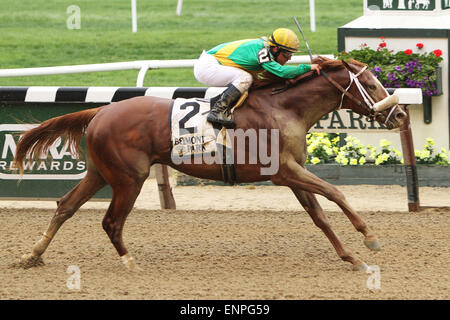 Elmont, New York, Stati Uniti d'America. 9 maggio 2015. 9 maggio 2015: Madefromlucky con Javier Castellano win 61 in funzione del grado II Peter Pan picchetti per 3 anni andando 1 1/8 di miglio a Belmont Park. Trainer Todd Pletcher. Proprietario di Cheyenne maneggio & Nichol Mac. Luisa Rossi Kawczynski/ESW/CSM/Alamy Live News Foto Stock