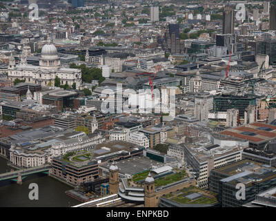 Vista verso la Cattedrale di St Paul dal Shard, London Bridge, Londra, Regno Unito. Foto Stock