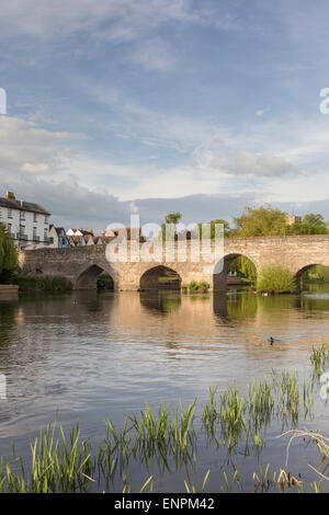 Nel tardo pomeriggio riflessioni a Bidford on Avon, Warwickshire, Inghilterra, Regno Unito Foto Stock