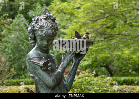Il giardino segreto fontana presso il Conservatorio Garden di Central Park di New York Foto Stock
