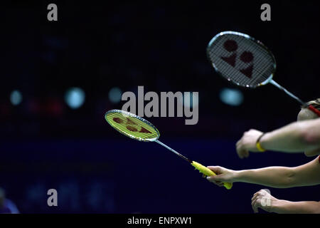 Il Dongguan, la Cina della provincia di Guangdong. Il 10 maggio, 2015. I giocatori pronti durante il confronto preliminare al 2015 Sudirman Cup BWF World Team misti Championships day 1 in Dongguan, est della Cina di Provincia di Guangdong, 10 maggio 2015. Credito: Liu Dawei/Xinhua/Alamy Live News Foto Stock