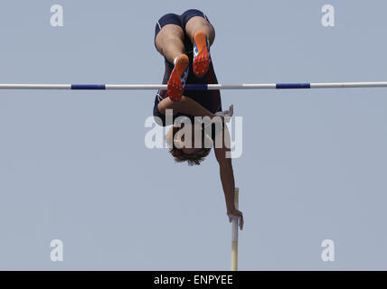 Tokyo, Giappone. Il 10 maggio, 2015. Han Duhyeon della Corea del Sud compete durante gli uomini salto con l'asta a Seiko Golden Grand Prix 2015 nella prefettura di Kanagawa, nei pressi di Tokyo, Giappone, 10 maggio 2015. Credito: Stringer/Xinhua/Alamy Live News Foto Stock