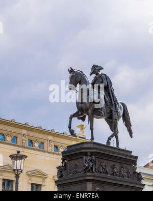 Equestre in bronzo statua di Re Federico ll, Federico il Grande, Friedrich Der Grosse in Unter den Linden, Berlino Foto Stock