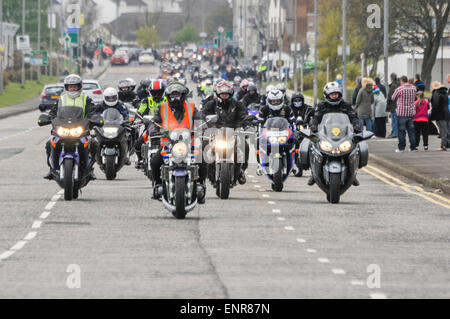 Carrickfergus, Irlanda del Nord. Il 10 maggio 2015. Quay vipere Moto Club attesa marcia annuale per l'Irlanda del Nord Ospizio. Credito: Stephen Barnes/Alamy Live News Foto Stock