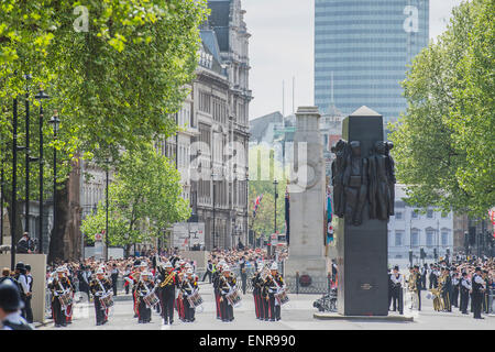 VE Giorno 70 commemorazioni - marcatura storico anniversario della fine della Seconda Guerra Mondiale in Europa. A seguito di un servizio di ringraziamento a Westminster Abbey, una sfilata di personale di servizio e i veterani e un flypast - down whitehall e nella sfilata delle Guardie a Cavallo. Foto Stock