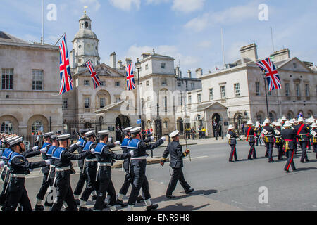 VE Giorno 70 commemorazioni - marcatura storico anniversario della fine della Seconda Guerra Mondiale in Europa. A seguito di un servizio di ringraziamento a Westminster Abbey, una sfilata di personale di servizio e i veterani e un flypast - down whitehall e nella sfilata delle Guardie a Cavallo. Foto Stock