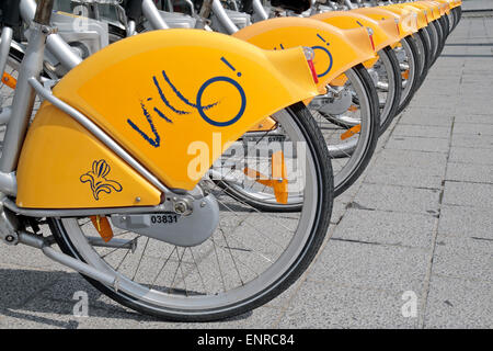 Una linea di Villo! Noleggio biciclette a Bruxelles, in Belgio. Foto Stock