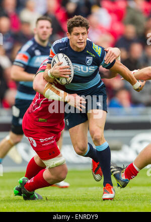 Llanelli, Galles. Il 10 maggio, 2015. Guinness Pro12. Scarlets rispetto a Cardiff Blues. Blues Lloyd Williams fa una pausa. Credito: Azione Sport Plus/Alamy Live News Foto Stock