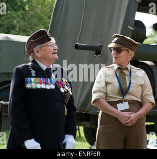 Londra, Regno Unito. Il 10 maggio, 2015. Veterano ATS Barbara Weatherill assiste giorno ve settantesimo anniversario, St James Park, Londra Uk Credit: Prixpics/Alamy Live News Foto Stock